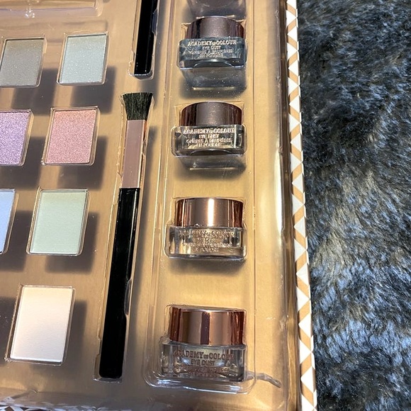 Eye Makeup Set - Picture 3 of 6